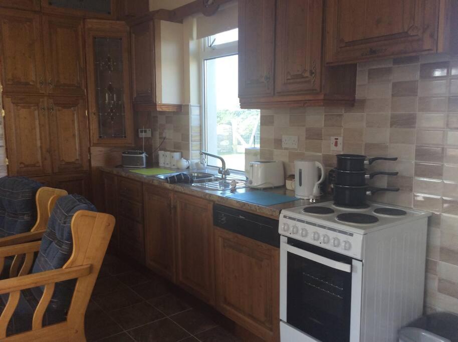 Rossport Bungalow With An Atlantic View บัลลินา ภายนอก รูปภาพ